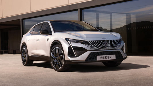 Peugeot completa su modelo E-408 con 210CV y 453Km de autonomía
