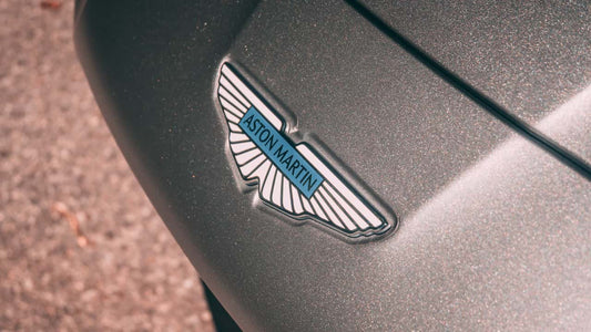 Aston Martin vende participación en equipo de Fórmula 1: Un cambio estratégico con miras al futuro.