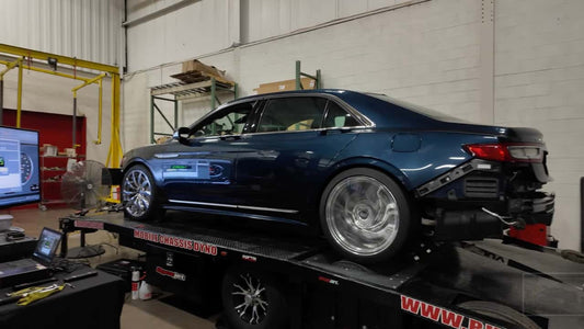 El Impresionante Lincoln Continental V10: Una Bestia de la Pista